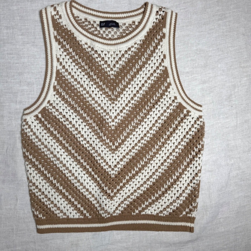 Gap‎ Crochet Sweater Vest Women's Medium Khaki White Chevron Crochet Preppy